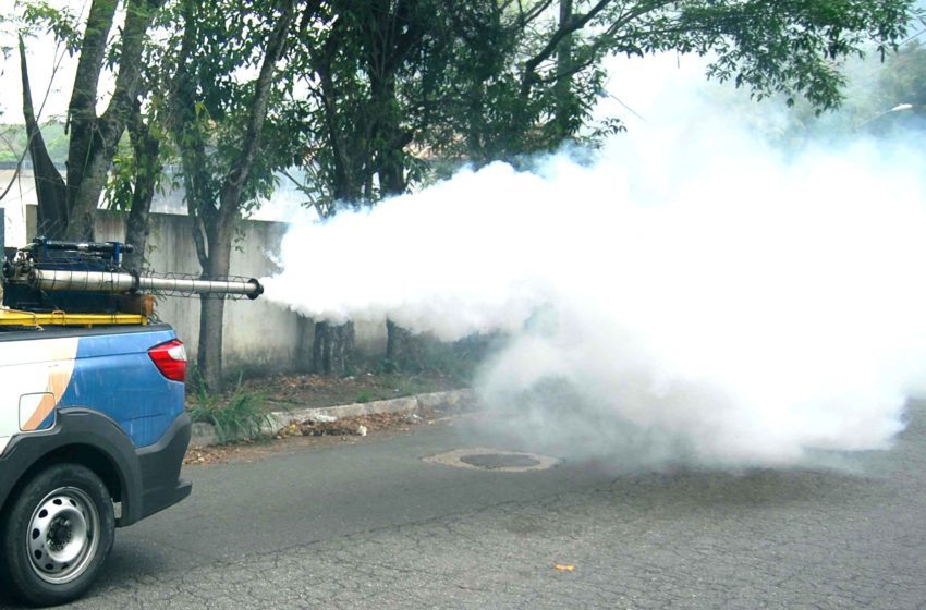 Carro fumacê circula por 46 bairros de Cariacica nesta semana