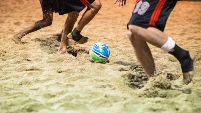 Aula de Beach Soccer e Beach Tênis para 80 alunos em Vila Velha