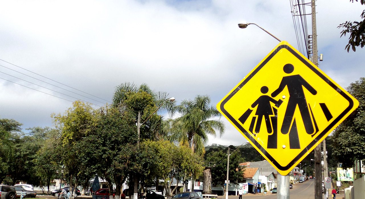 Em Vitória áreas escolares ganham nova sinalização para a segurança das crianças