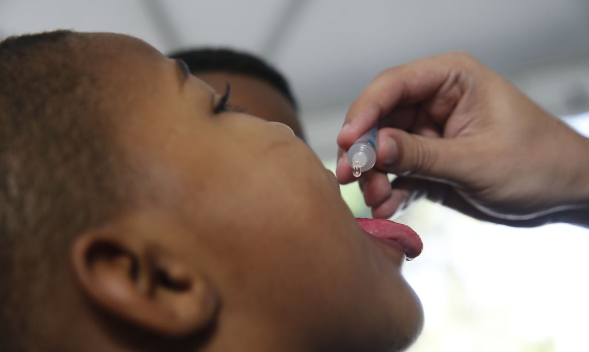 Saúde: especialistas destacam segurança da vacinação completa contra pólio