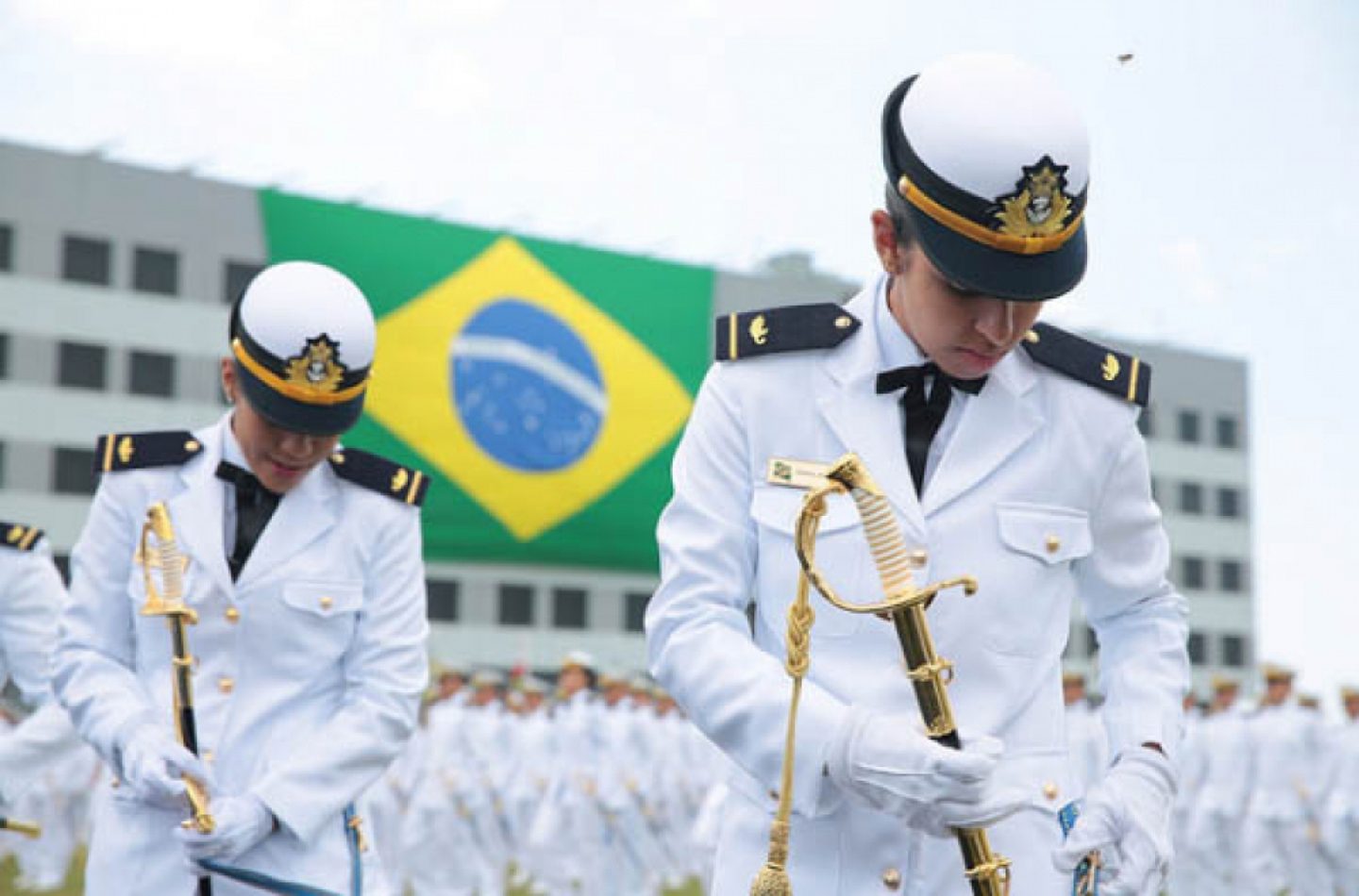 Marinha abre processo seletivo com 549 vagas para oficiais temporárias com salário inicial de quase R$ 11 mil