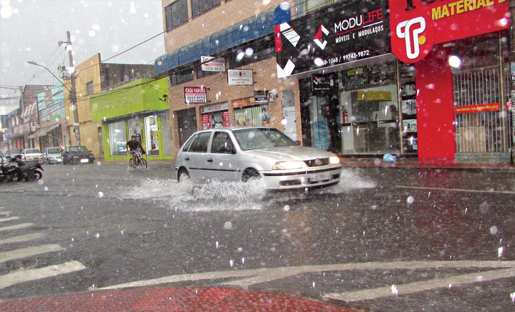 Chuva fortes interditam pontos na Serra