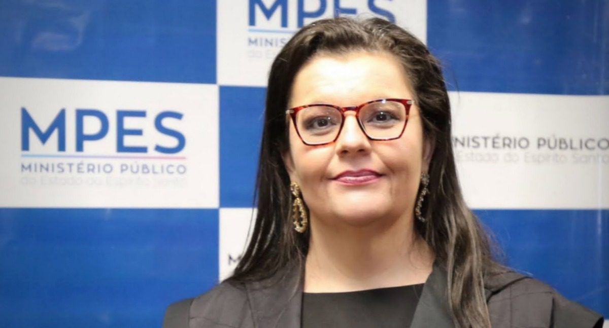 Luciana Andrade recebe denuncia de esquema antidemocrático