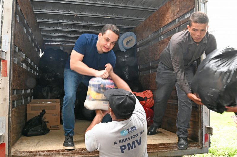 Campanha “SOS Chuvas” da PMV doa mais de 5 toneladas de mantimentos para famílias necessitadas