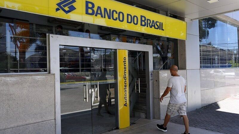 Banco do Brasil abre concurso com salário de R$ 3,6mil