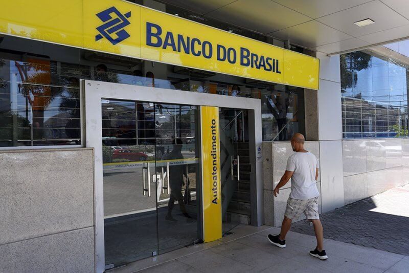 Banco do Brasil abre concurso com salário de R$ 3,6mil