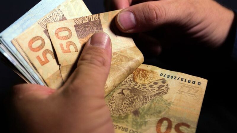 Economia: salário mínimo sobe para R$ 1.302 em 1º de janeiro