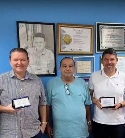 Eucleio Sampaio e Messias Donato recebem homenagem dos moradores de Nova Canaã