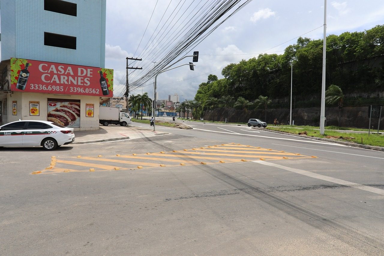 Novos semáforos e sinalização horizontal são instalados em Campo Grande pela Secretaria de Defesa Social