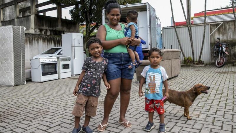 Doação de móveis e eletrodomésticos é feita pela PMVV  para famílias da Região 5