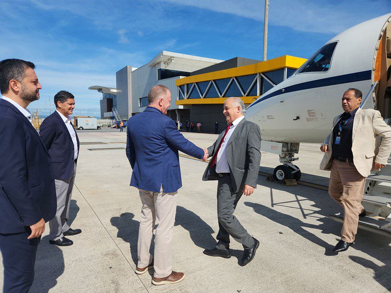 Ministro visita obras do terminal de passageiros do Aeroporto Regional de Linhares