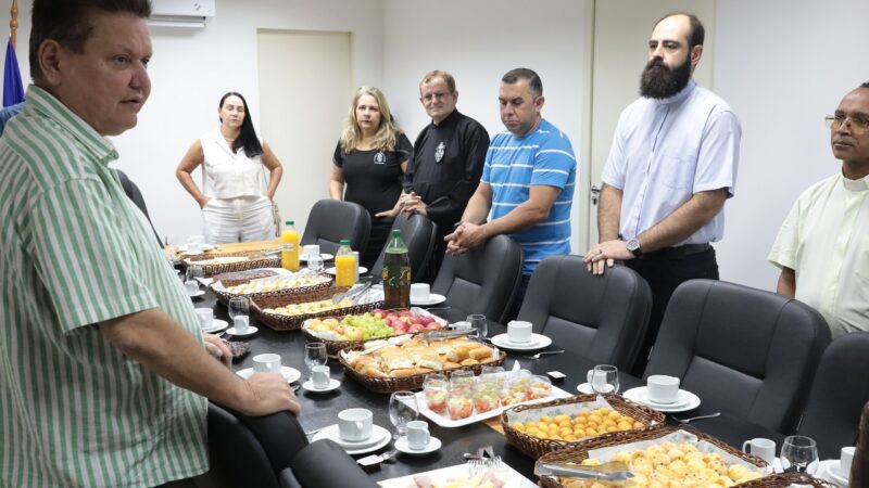 Prefeito Euclério Sampaio recebe lideranças católicas do município de Cariacica