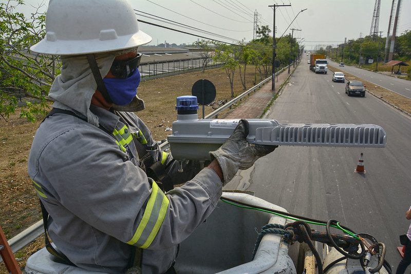 Secretaria de Serviços realiza instalação com lâmpadas de LED no trecho da Rodovia do Contorno