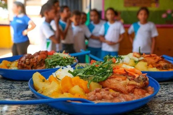 Merendeiras participam de palestra sobre obesidade infantil e diabetes tipo 2