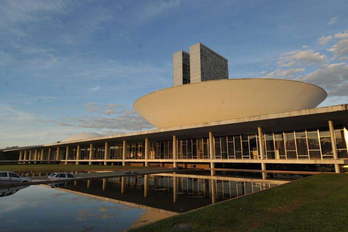 Deputados e senadores esticam folga do carnaval até março