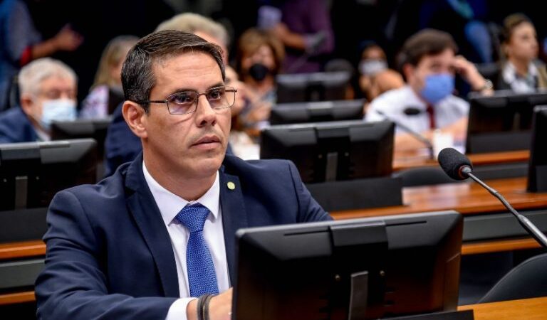 Amaro Neto propõe Projeto para aumentar a pena de crimes cometidos com armas falsas