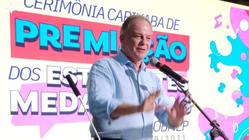 Alunos da rede pública premiados na Olimpíada Brasileira de Matemática recebem premiação