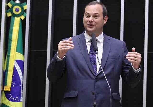 Deputado exige mais justiça para vítimas de rompimento de barragens