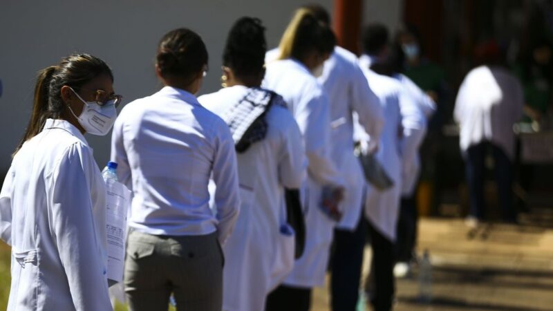 Governo relança Mais Médicos com 15 mil vagas incluindo outras áreas da saúde