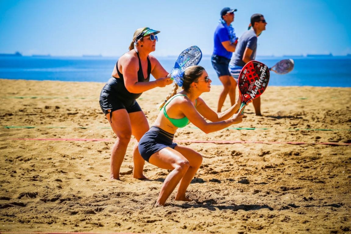 Estadual de beach tennis acontece na praia de Camburi neste final de semana