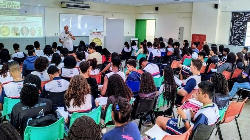 Oficinas de Criação Literária contam com a participação de 370 estudantes em Vila Velha