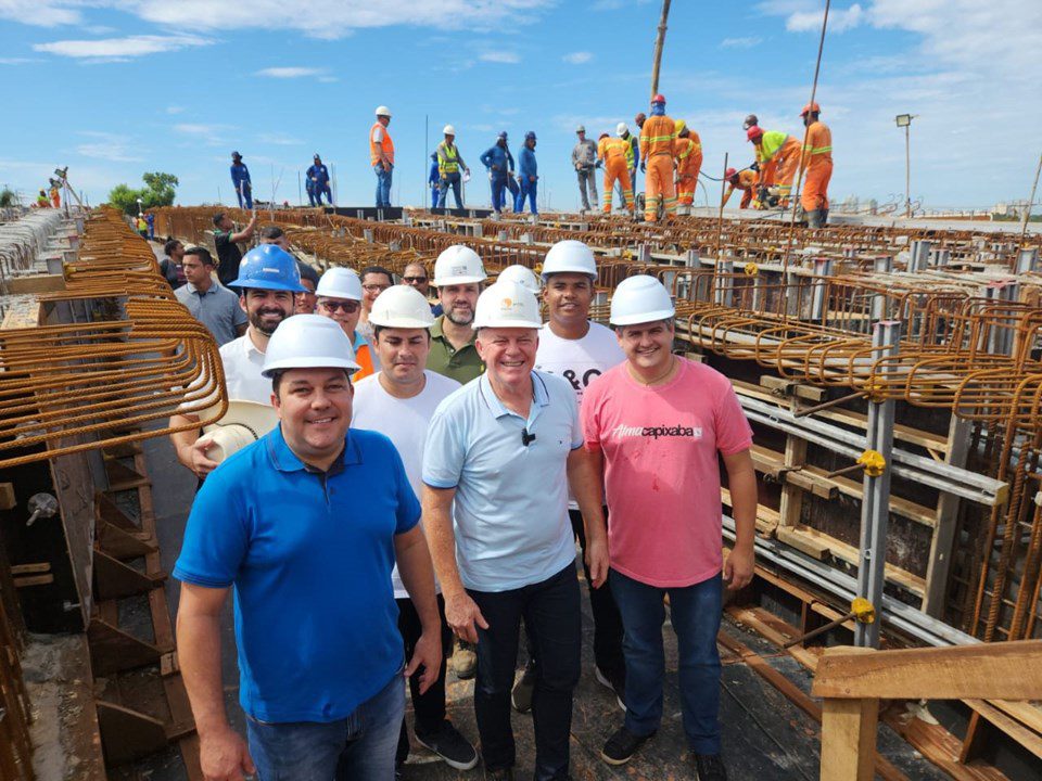 Obras do viaduto de Carapina entram na fase final e Governador entrega novos ônibus do Transcol