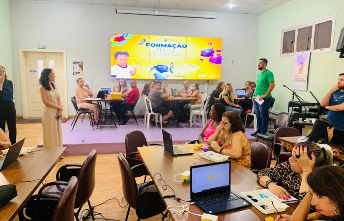 Professores de Vitória participam de formação sobre uso das tecnologias digitais