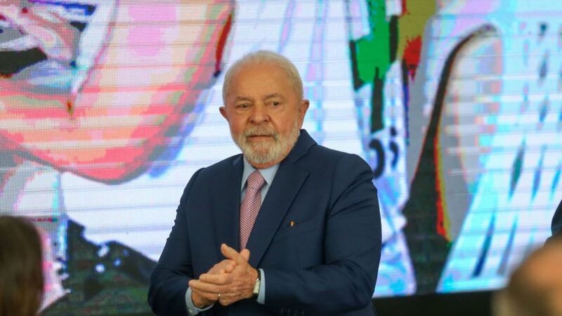 Lula diz em Portugal que não vai vender empresas públicas brasileiras