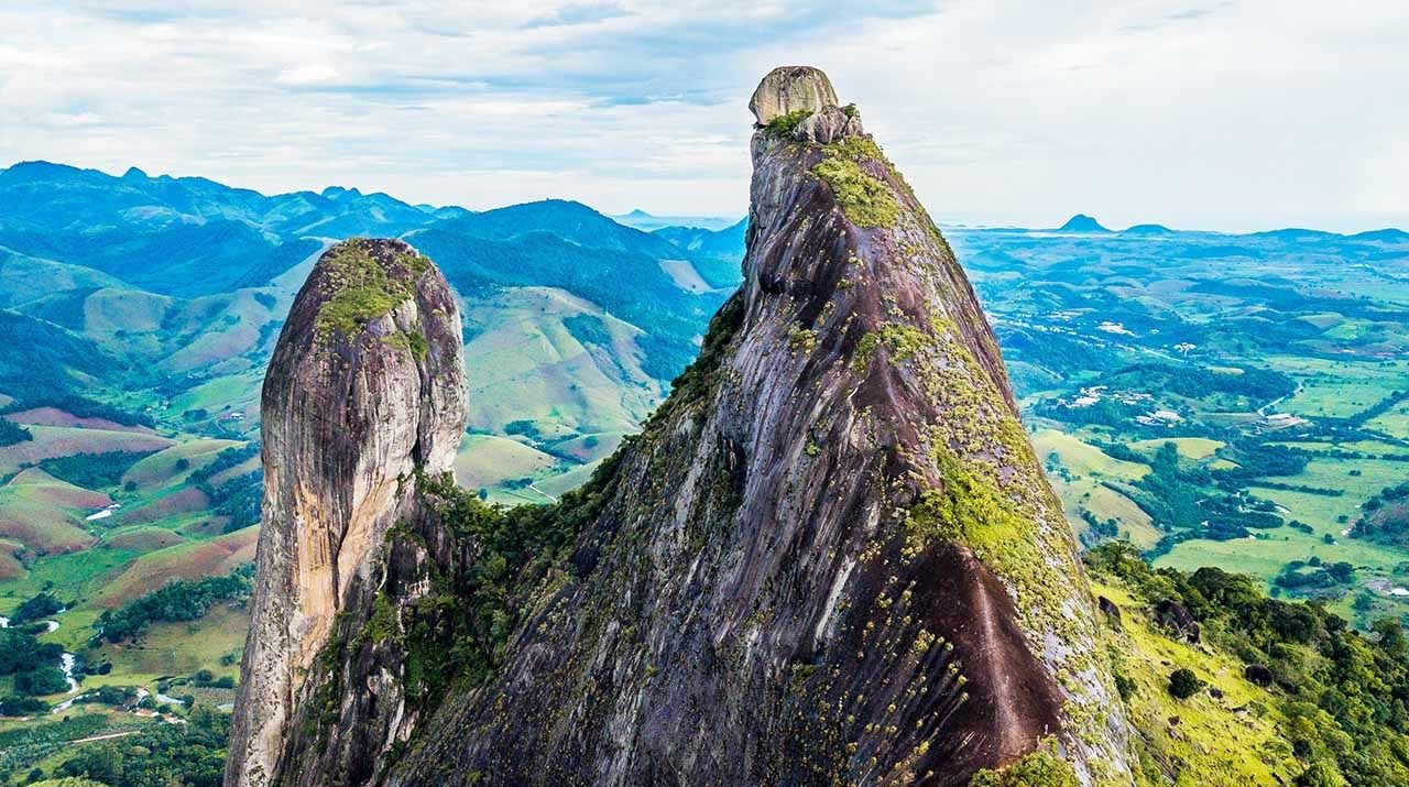 Descubra como chegar à Pedra do Frade e a Freira, um destino imperdível!