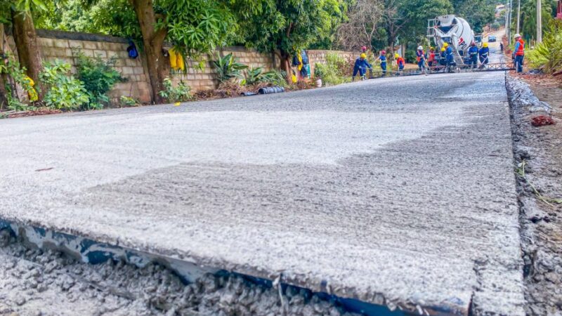Obras de pavimentação avançam para rua do bairro Aeroporto