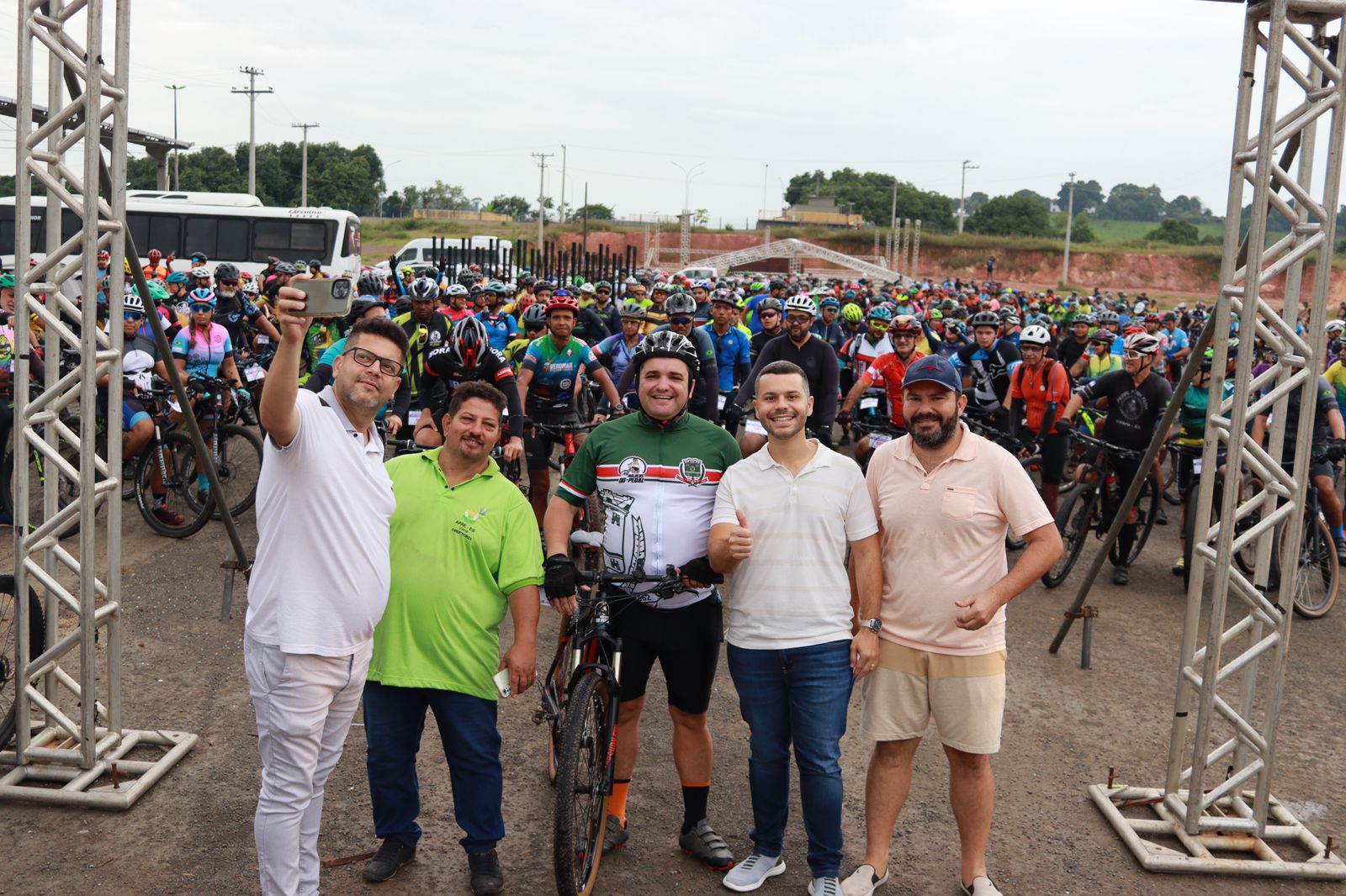 Pedalada beneficente arrecada mais de R$ 21 mil em prol da APAE em Viana