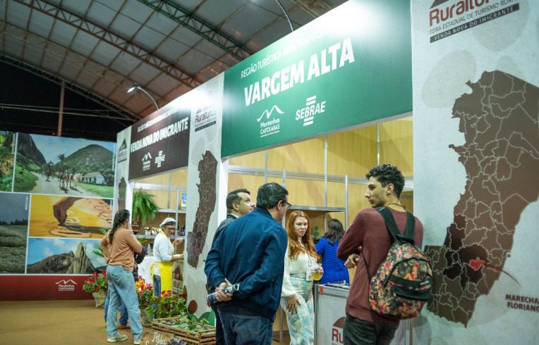 Estande de Vargem Alta na RuralturES destaca belezas naturais e sabores locais