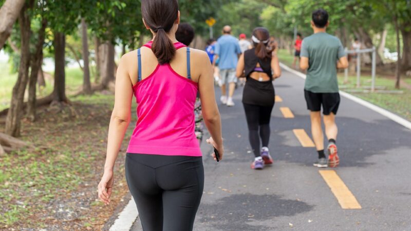 Prefeitura oferta Caminhada Orientada e Alongamento