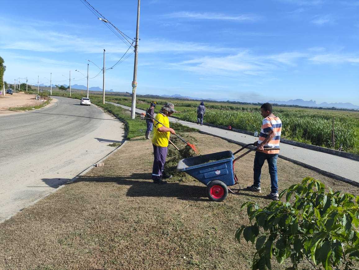 Serviços públicos: pintura, limpeza e corte de grama em Itapemirim