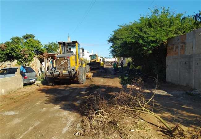 Mutirão de limpeza em Itapemirim recolhe cerca de 200 toneladas por dia