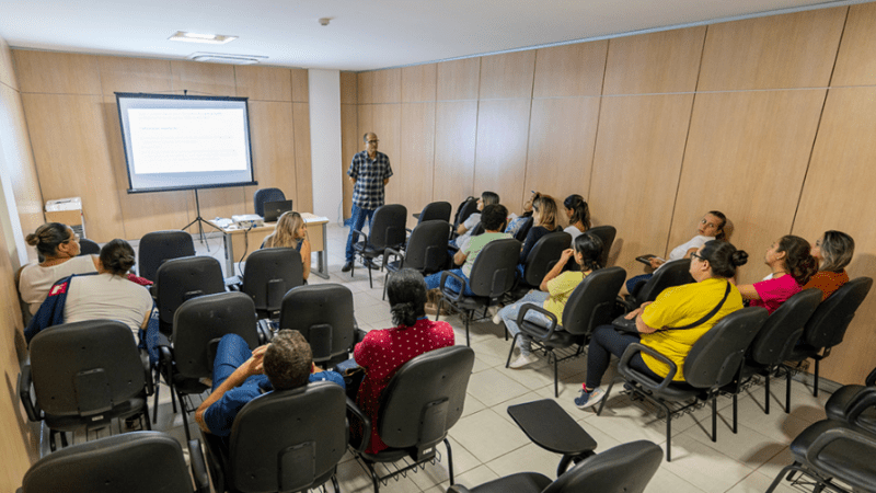 Secretaria Municipal de Saúde de Marataízes capacita equipe para coleta do teste do pezinho nas unidades