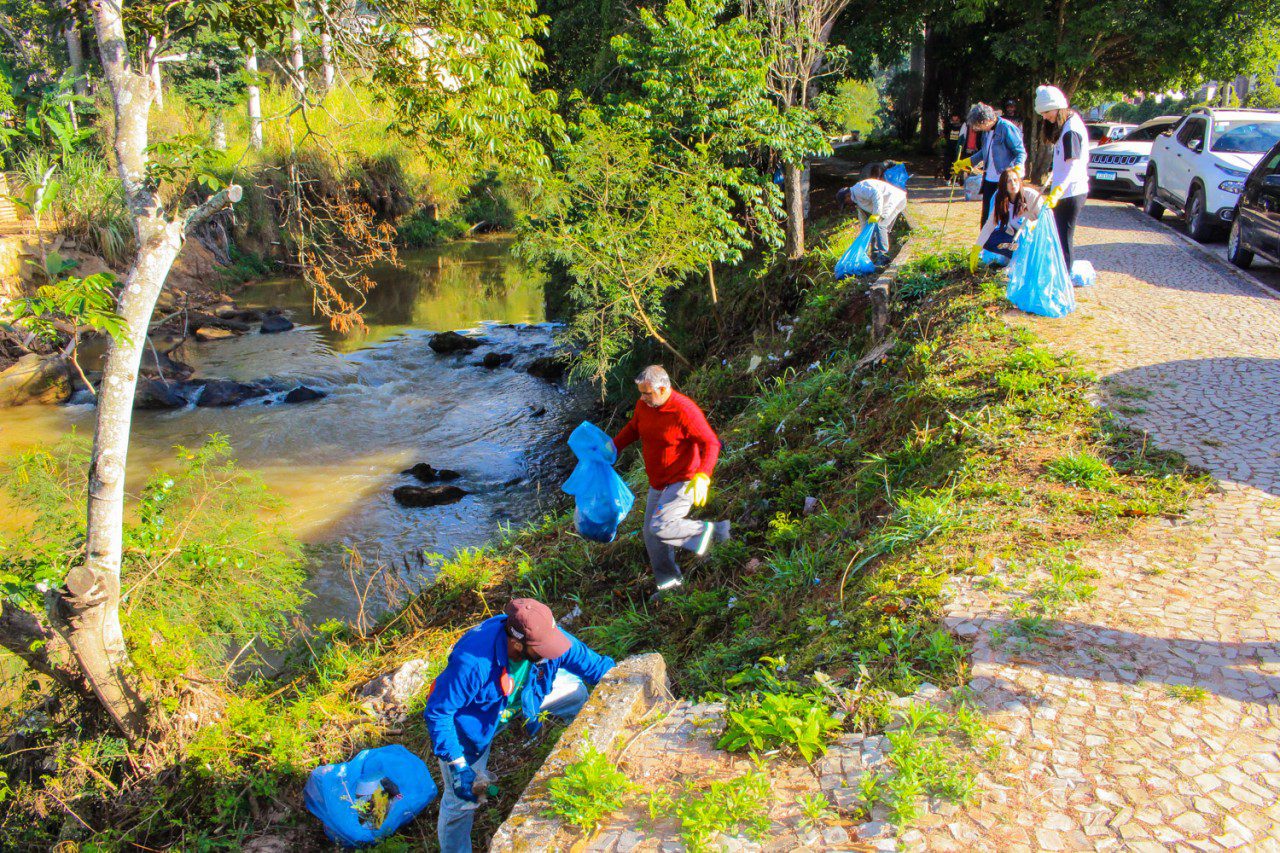 Margens do Rio Pardo recebe limpeza na Semana do Meio Ambiente