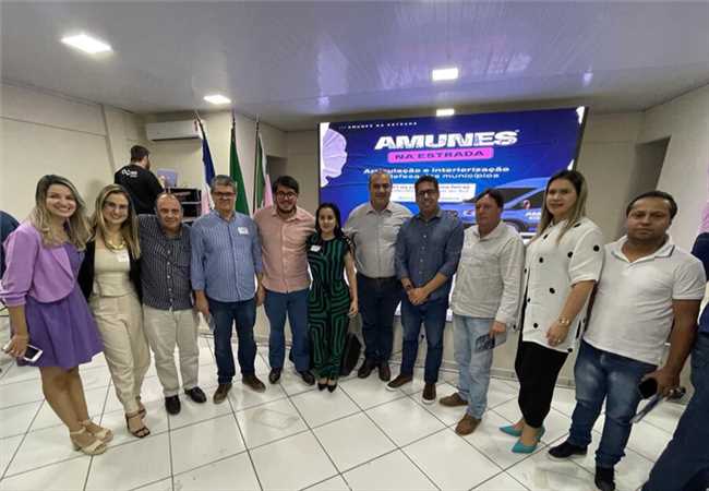 Equipe da Prefeitura de Itapemirim participa do amunes na estrada em rio novo do sul