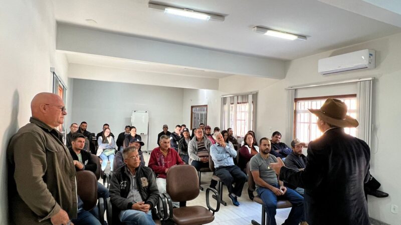 Prefeito Levi Marques de Souza se reuniu com representantes da Associação dos Produtores Rurais de Brejetuba