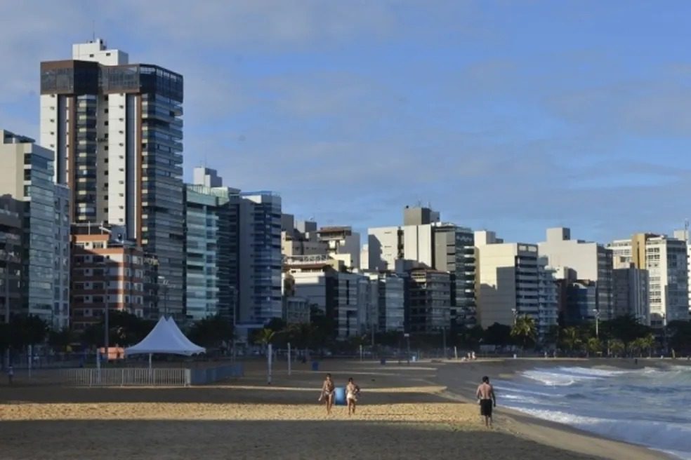 Justiça do ES proíbe novos prédios que causem sombras em praias de Guarapari