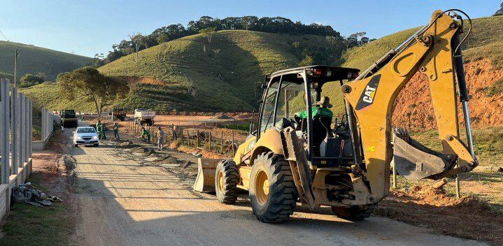 PREFEITO ACOMPANHA ANDAMENTO DAS OBRAS DE RECUPERAÇÃO DA ESTRADA QUE LIGA GUAÇUÍ A SÃO TIAGO