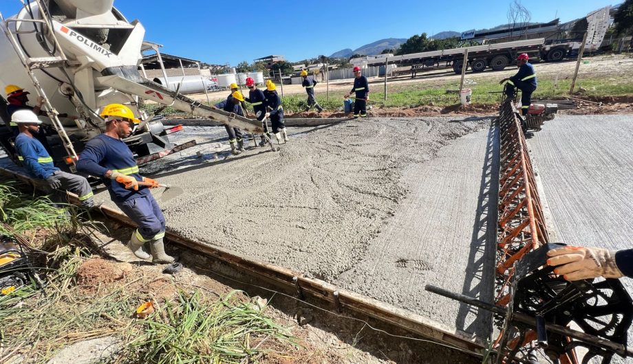 Obras de pavimentação chegam a mais ruas na sede e no interior de Cachoeiro