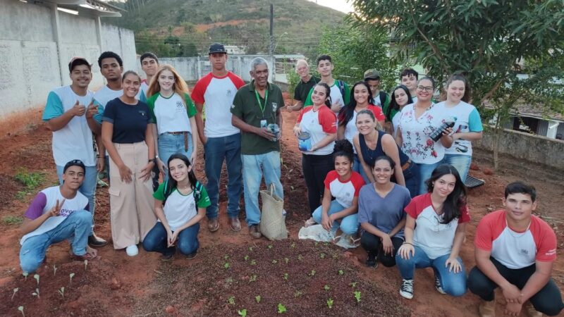 Colheita do Sucesso: Hortas Educacionais em Atílio Vivacqua Cumprem Objetivo Socioambiental