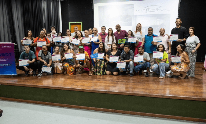Prefeitura de Piúma realiza formatura de 62 alunos do programa Qualificar ES