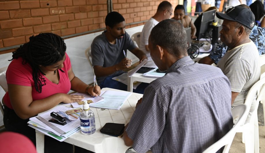 Comunidade do Gilson Carone Recebe Benefícios dos Mutirões de Serviços Públicos