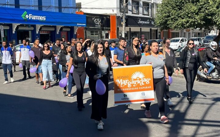 Passeata em apoio ao agosto lilás é promovida pelo CREAS de Guaçuí