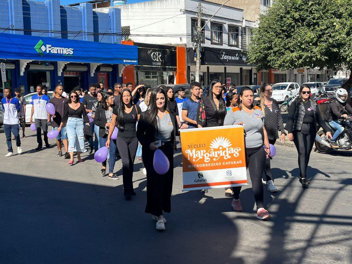 Passeata em apoio ao agosto lilás é promovida pelo CREAS de Guaçuí