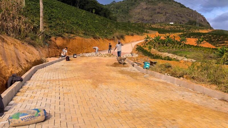 Prefeitura inicia calçamento na comunidade Terra Corrida