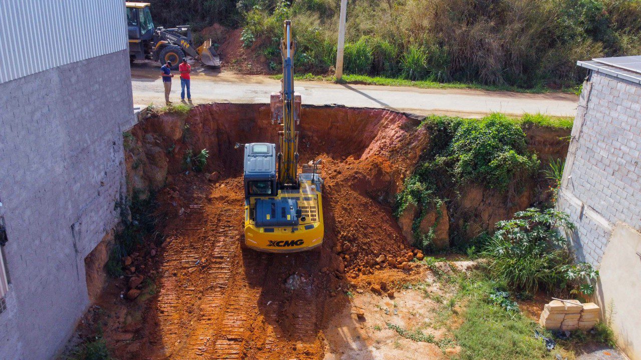 Prefeitura Realiza Manutenção de Asfalto Danificado por Chuvas no Parque Industrial