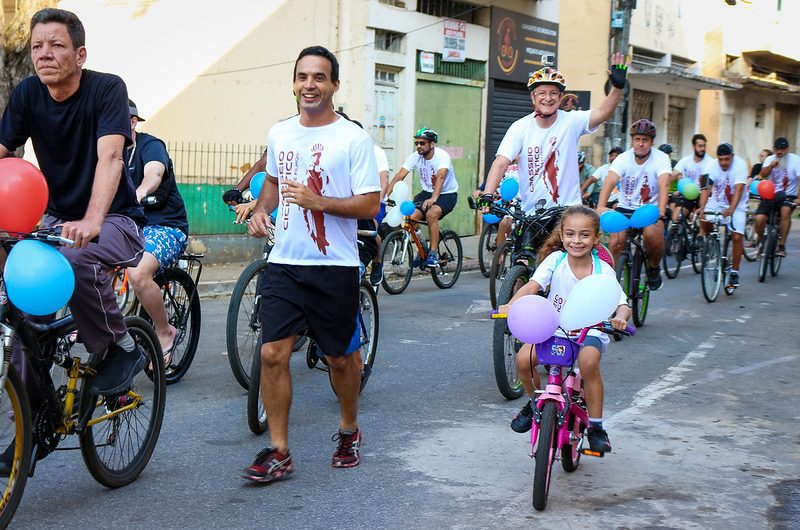 Quase 300 ciclistas foram às ruas de Cachoeiro comemorar o Dia dos Pais